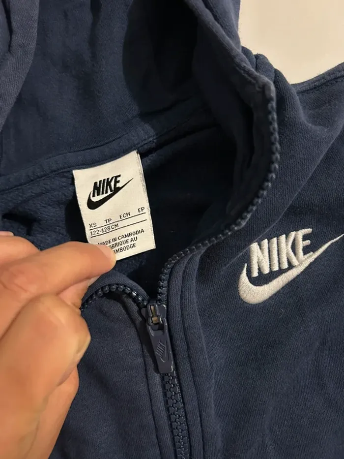 Veste Nike taille 7/8 ans - photo numéro 3