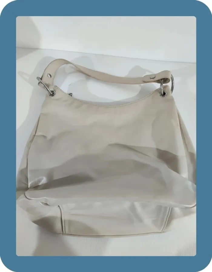 Sac porté épaule et bandoulière  crème, il y a quelques tâches, 31x28cm - photo numéro 2