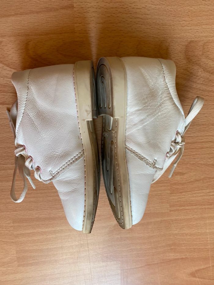 Jolie paire de bottines en cuir blanc T. 23 fille - photo numéro 6