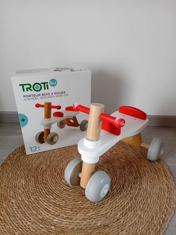Trotibul porteur en bois 4 roues