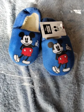 pantoufles Mickey mouse. Disney