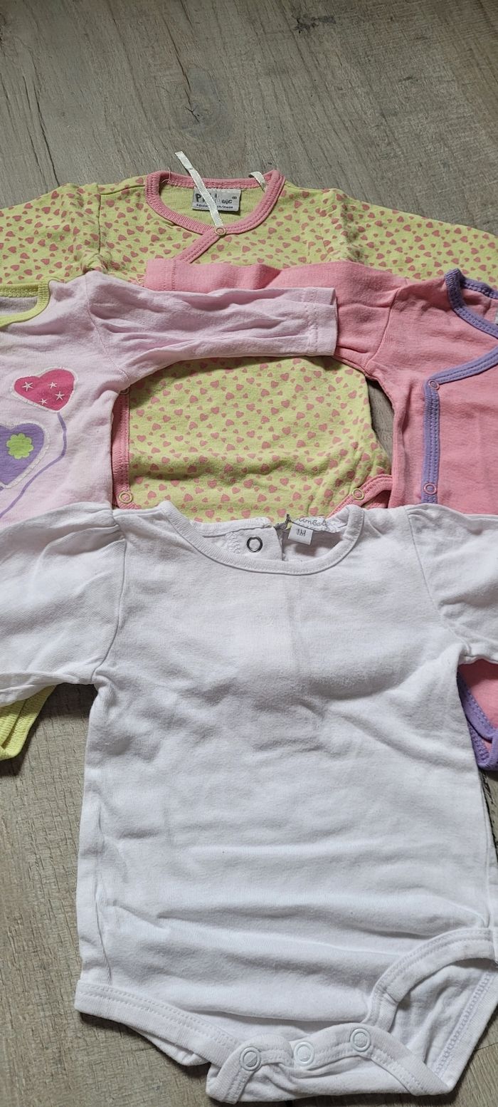 Lot bodies 1 mois - photo numéro 4