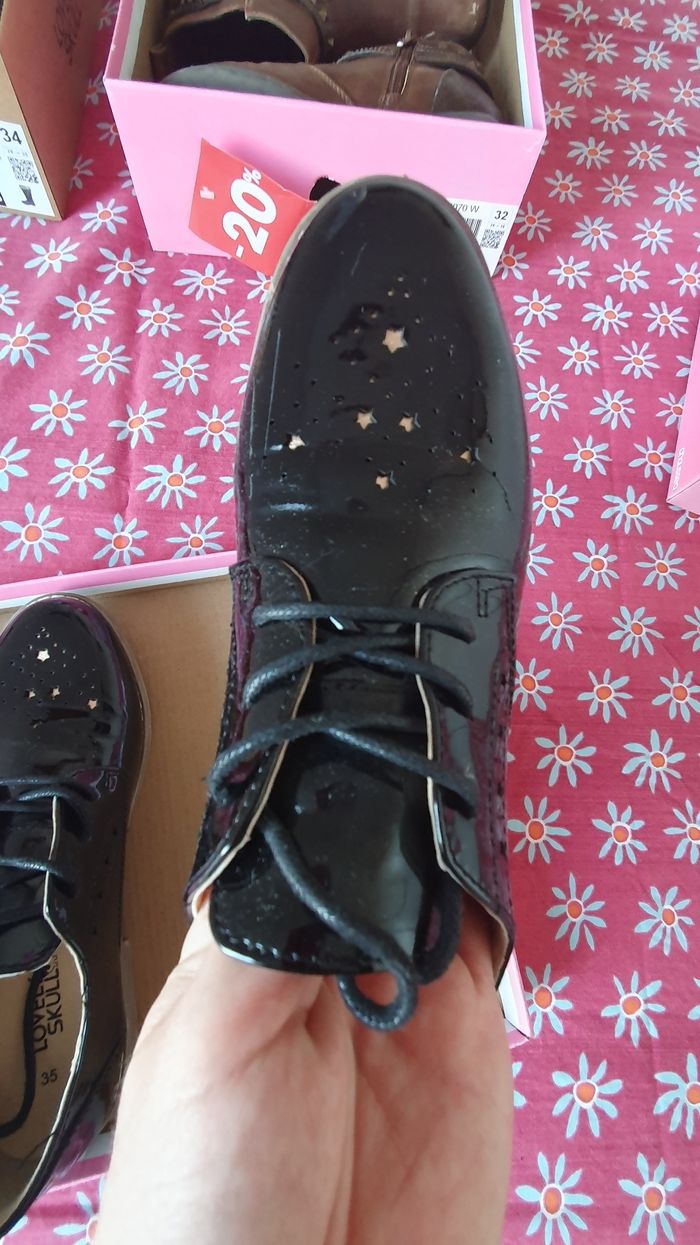 Derbys noires vernies avec étoiles dorées - Taille 35 - Lovely Skull - photo numéro 2