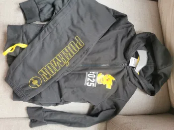 Ensemble de jogging pantalon et veste Pokémon pikachu taille 10 ans neuf