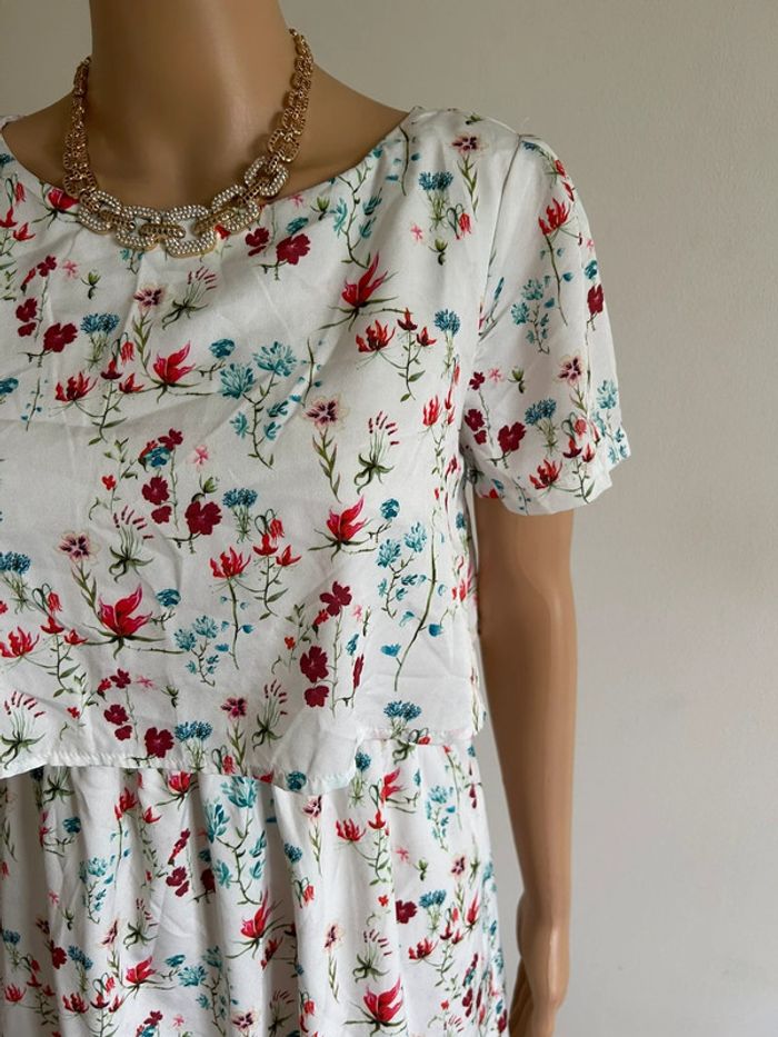 Robe blanche et fleurie à manches courtes Naf Naf taille 38 jamais portée - photo numéro 6