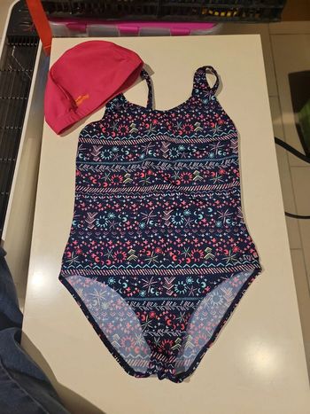Maillot de bain Nabaiji 8 / 10 ans + bonnet cadeau