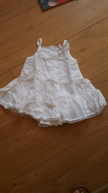 Robe blanche fines bretelles