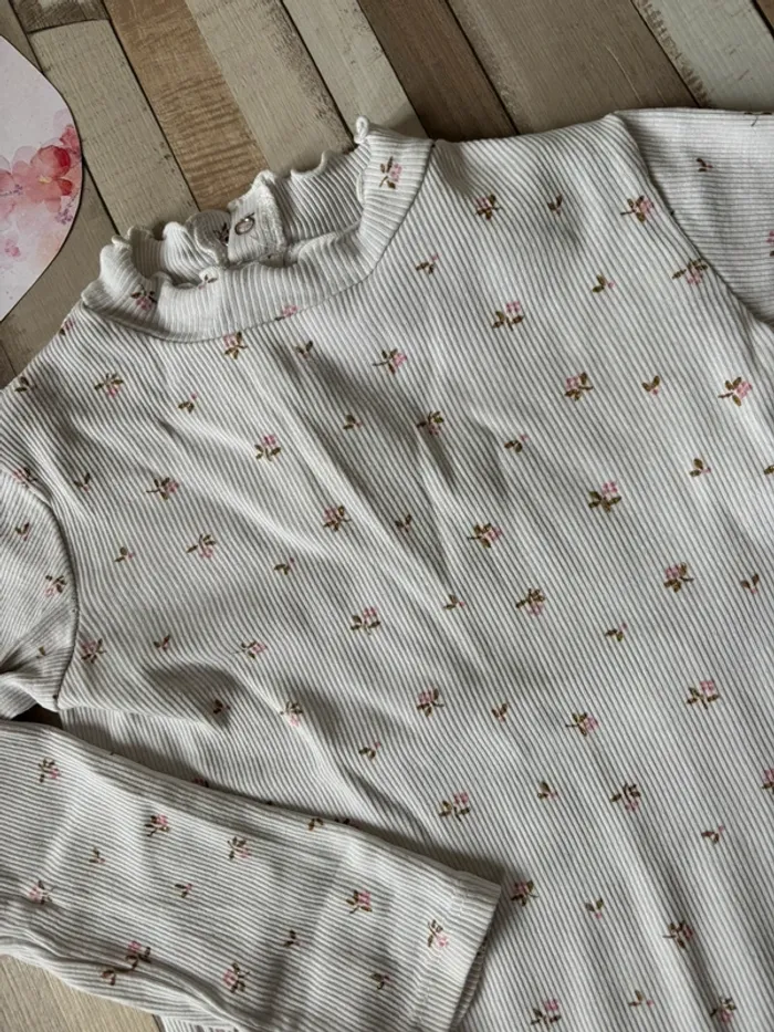 T-shirt manches longues côtelé col Kiabi 36 mois fille – Confort et style - photo numéro 3