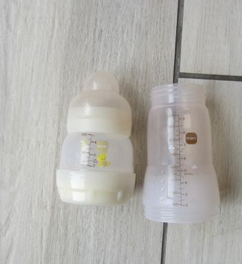 Biberon de 130 Ml + 1 recharge de 260 Ml.