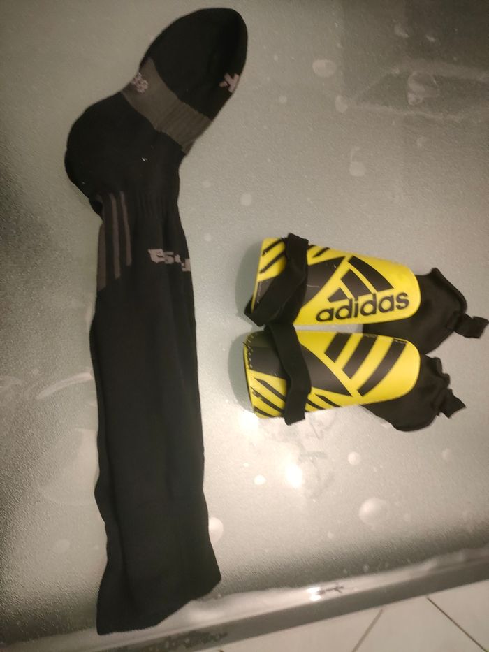 Lot chaussettes de foot protège tibia