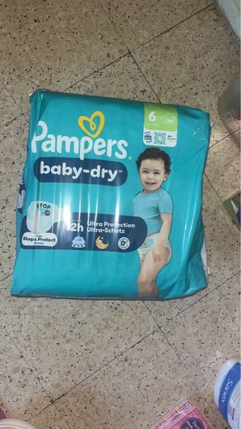 Paquet de 34 Pampers baby dry taille 6 