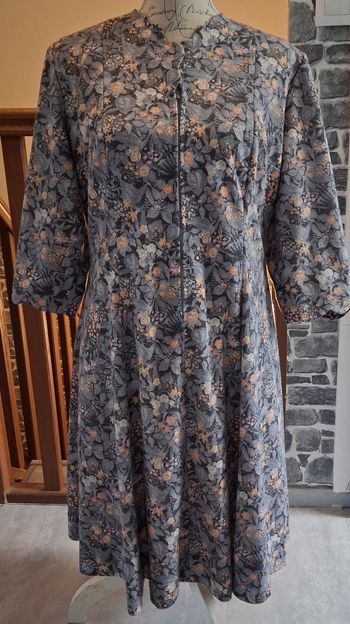 Robe vintage fleurie zippée devant