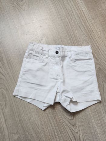 Short fille
