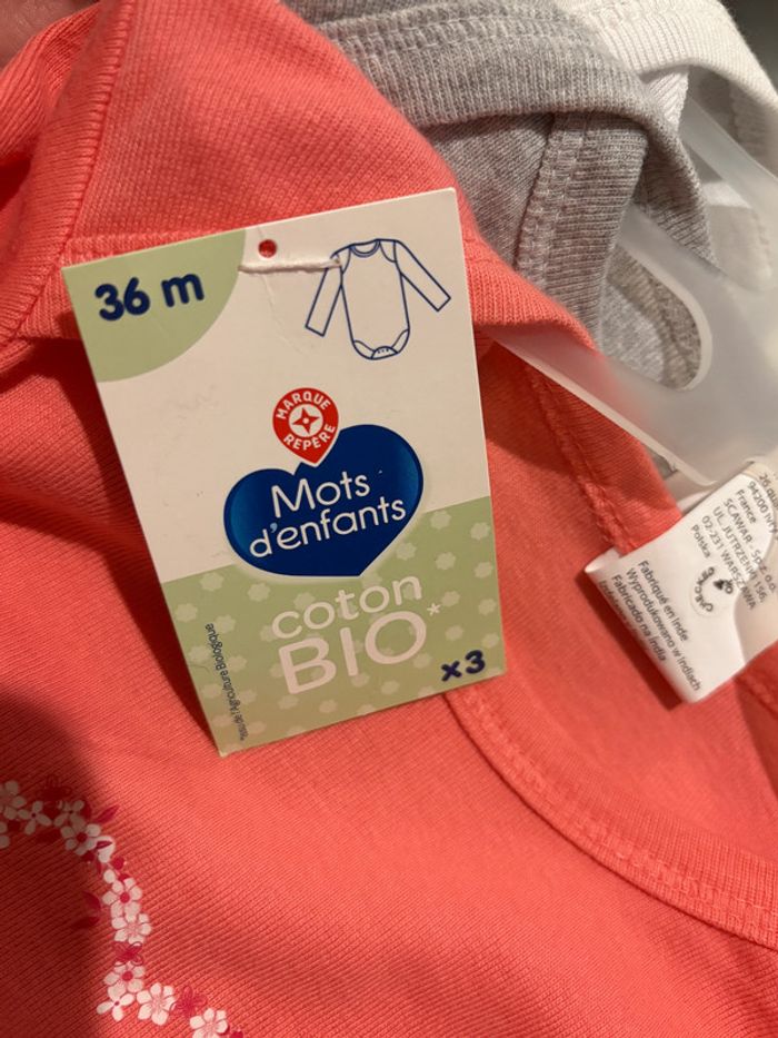 Lot de 3 bodies « cœur » Manches longues Mots d’enfants Taille 36 mois. - photo numéro 5