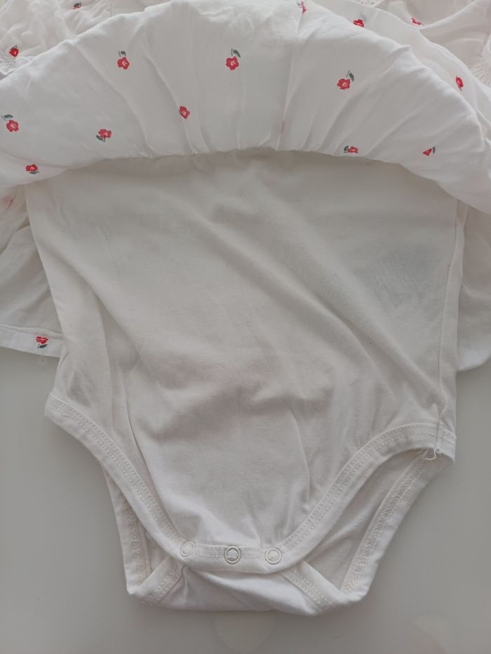 Robe neuve taille 9 mois - photo numéro 4