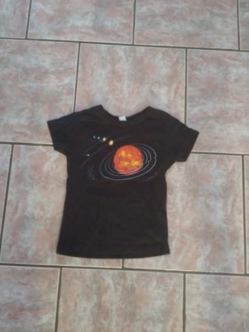 T shirt planètes taille 3/4 ans