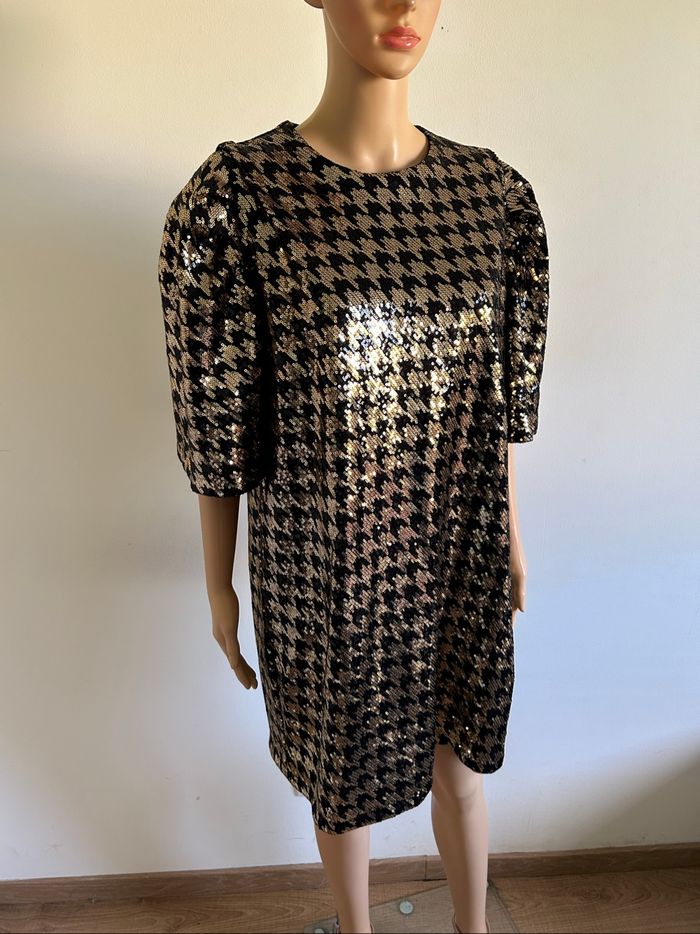 Robe noire et dorée neuve en sequins Molly Bracken taille S - photo numéro 2