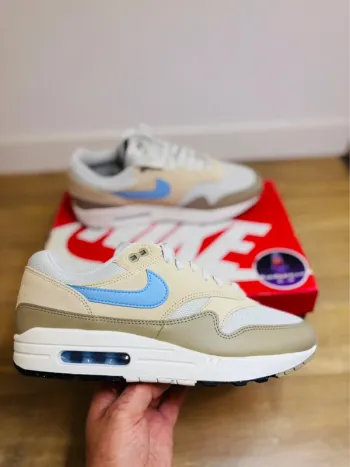 Nike Air Max 1 Essential Light Bone Psychic Blue Taille 43