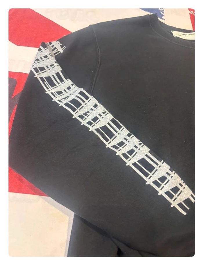 Sweat Off White taille L/XL noir imprimé dans le dos et sur les manches - photo numéro 6