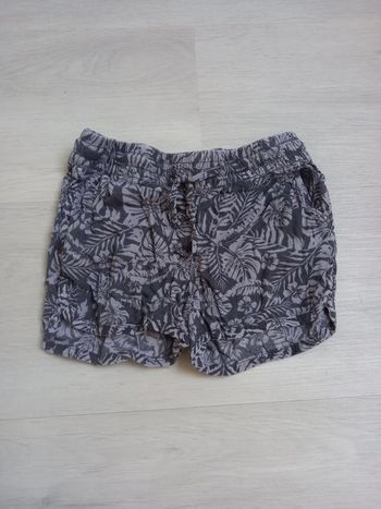 Short légé C&A taille 140
