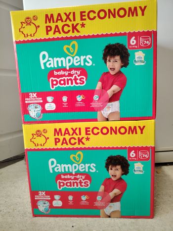 Lot de 2 cartons de 94 couches pampers pants en taille 6,
148 couches aux total
