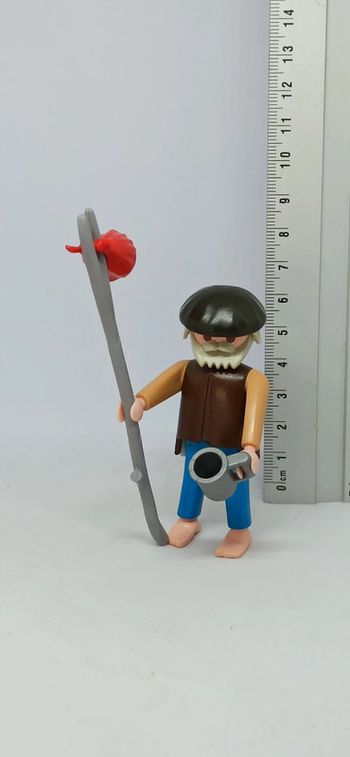 Homme âgé avec baluchon et tasse playmobil