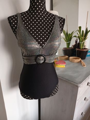 Maillot de bain 1 pièce. Noir et argenté python 