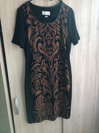 Robe noire Avec motifs marrons