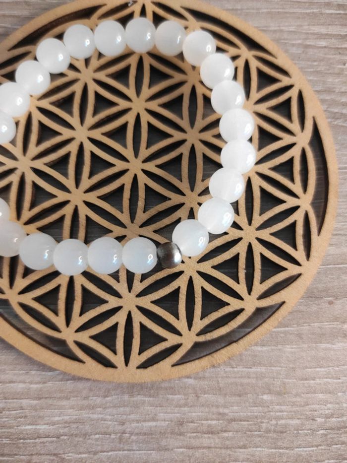 📿 Bracelet en pierre de lune – Perles 8 mm + perle métal (élastique) - photo numéro 2