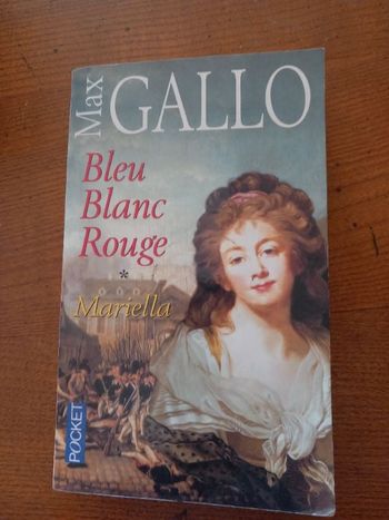 Livre bleu blanc rouge