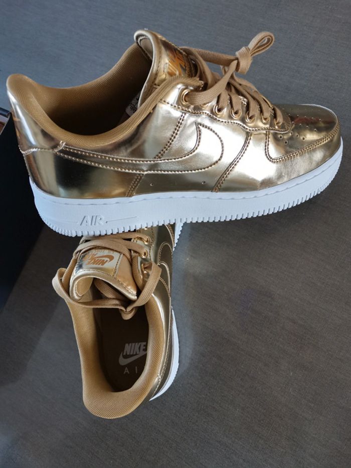Magnifique basket Nike Air Force 1 metallic Gold Rare | pointure 42,5 - photo numéro 5