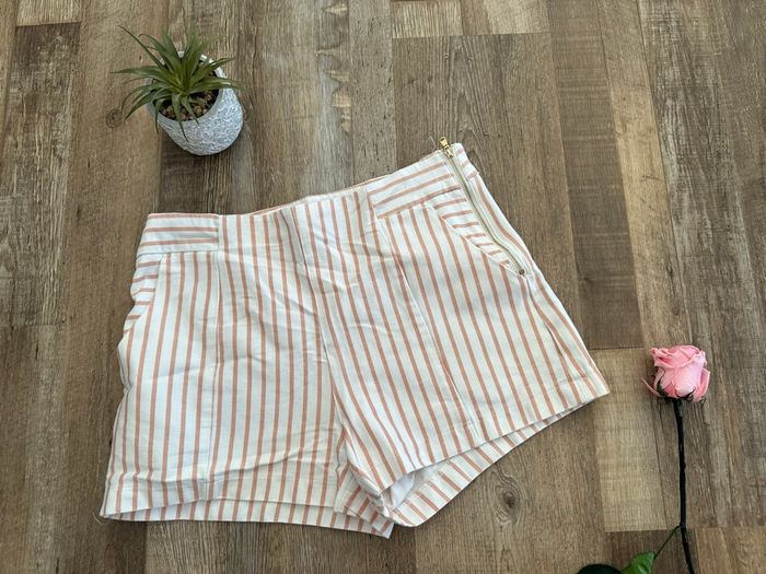 - Short Freesia  - Taille M / 38 - Neuf sans étiquette