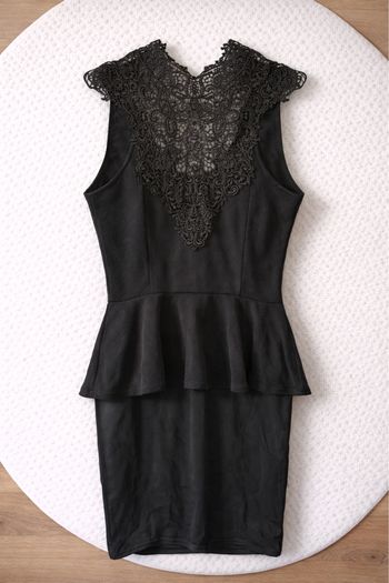 Robe noire dentelle dos nu – Taille 34/36 – élégante soirée