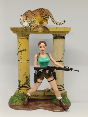 Rare Lara Croft Tomb Raider_Encounters Savage Bengal Tiger Figurine Playmates
