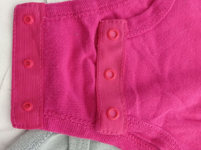 six bodies couleurs  6 mois Réf R198 B6 - photo numéro 3