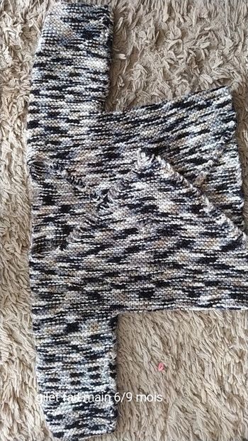 Gilet fait main 6/9 mois