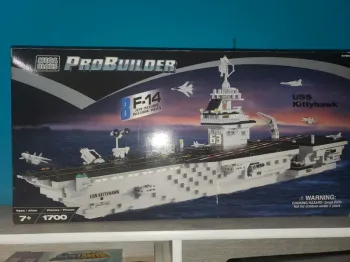 Mega Bloks porte avion Kittyhawk.