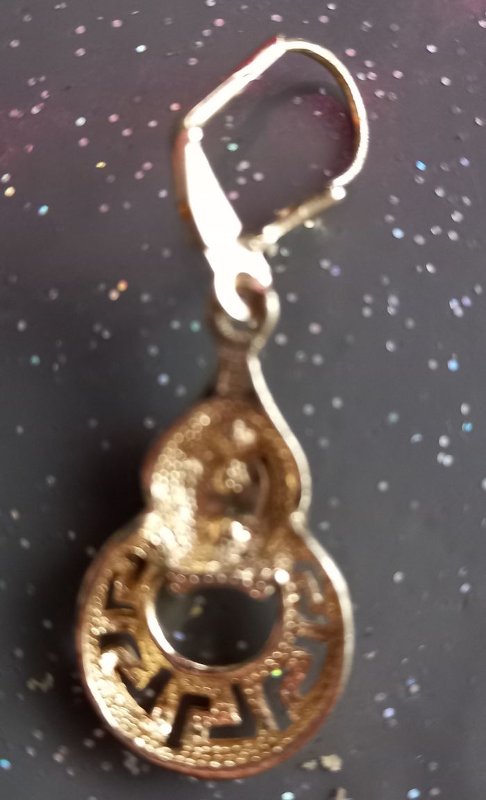 Boucle d'oreille plaqué or pendante - photo numéro 3