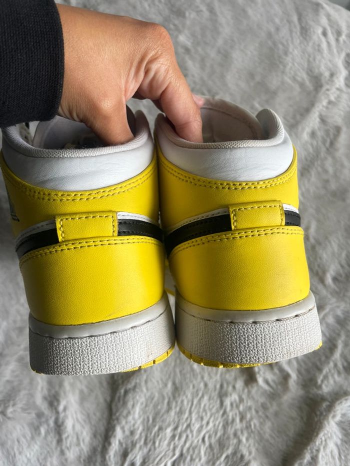 Basket Air Jordan 1 mid dynamic yellow. 🌼 - photo numéro 4
