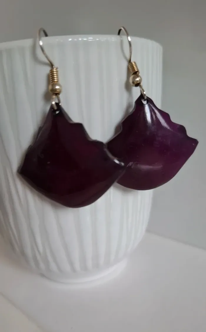 Boucles d’oreilles violettes neuves