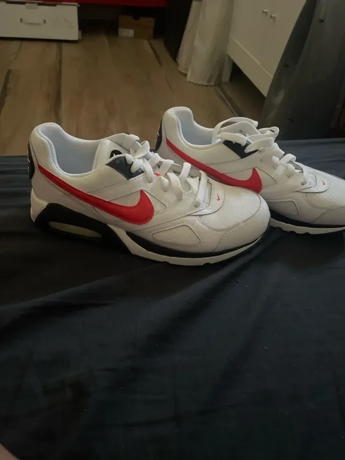 Baskets Nike air Max neuves - photo numéro 2