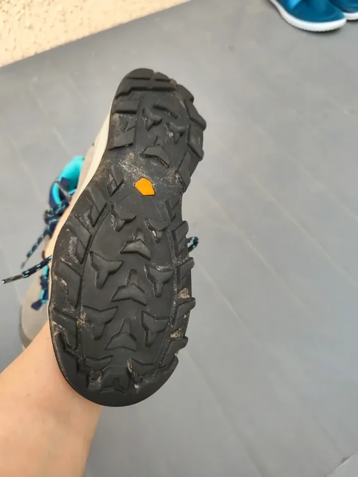 Chaussures de randonnée Quechua taille 34 - photo numéro 7