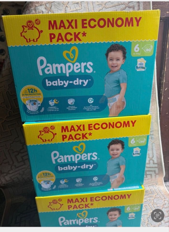 Trois cartons de couches Pampers taille 6 normal