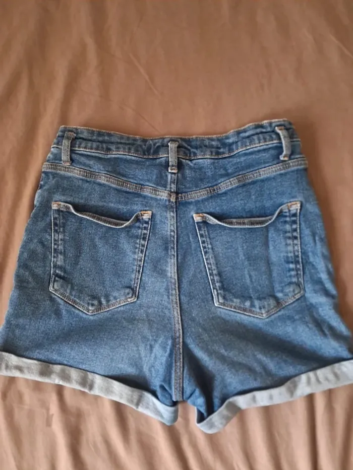 Short en jean taille 36 - photo numéro 2