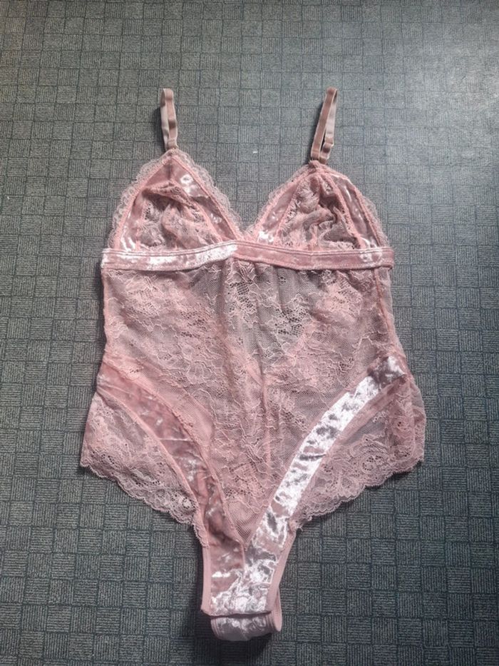 Body dentelle rose sexy