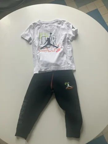 Ensemble survêtement + tee shirt Jordan 2-3 ans