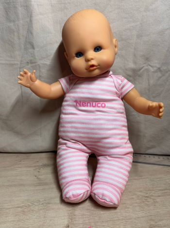 Beau bébé Nenuco ferme les yeux quand on l’allonge(32/33cm)