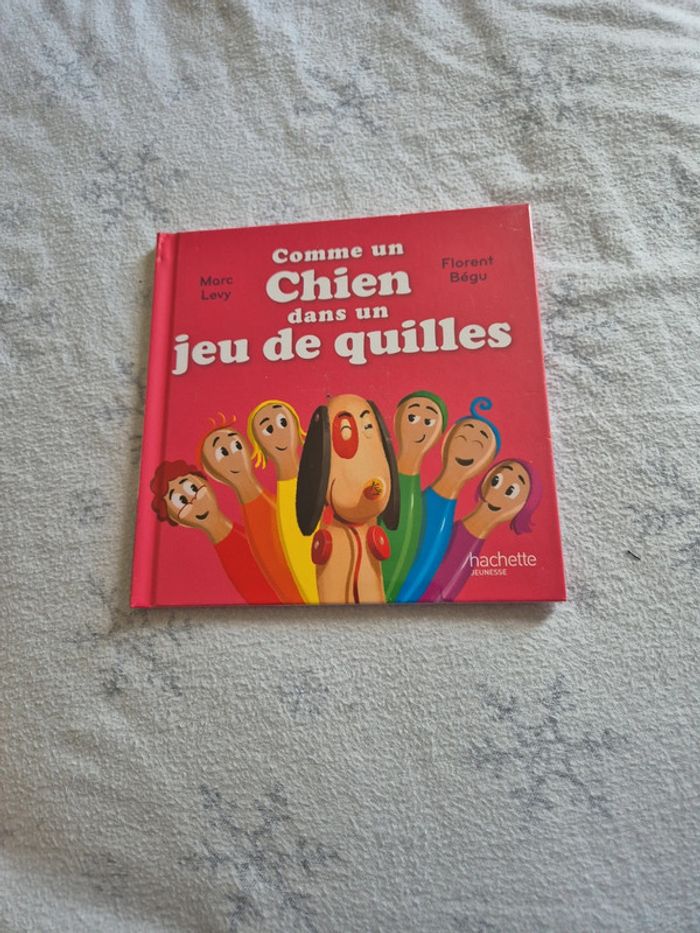 Livre mcdo comme un chien dans un jeu de quilles