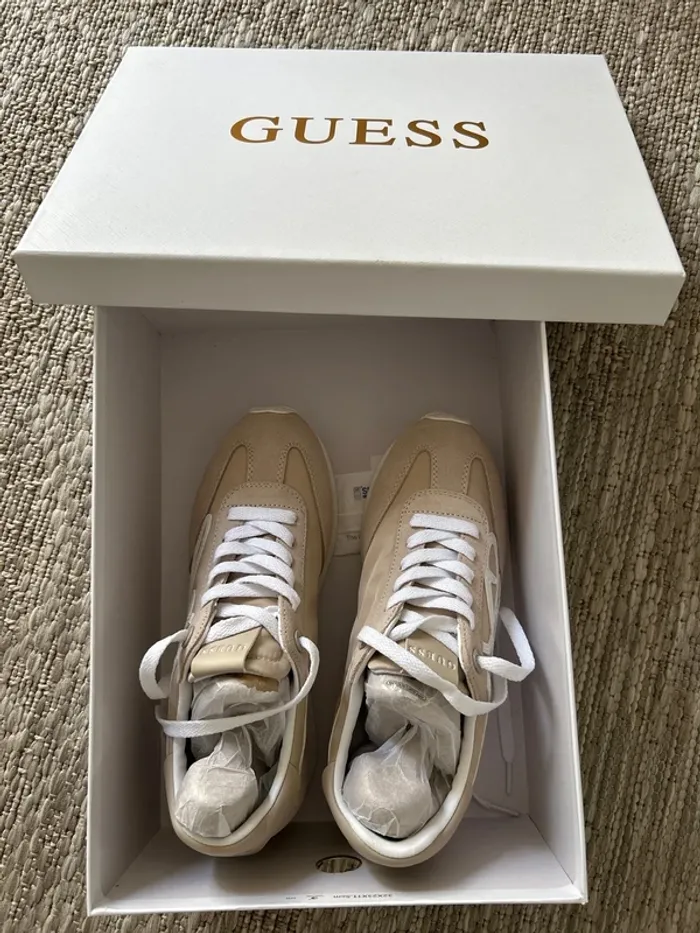 Baskets femme Guess neuves
