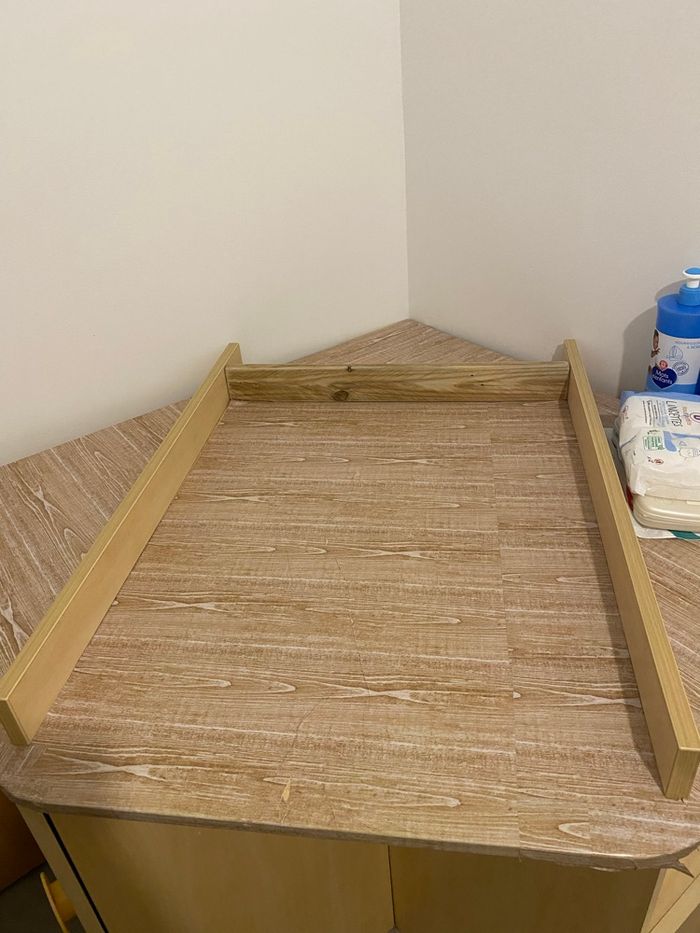 Table à langer d’angle urgent - photo numéro 3